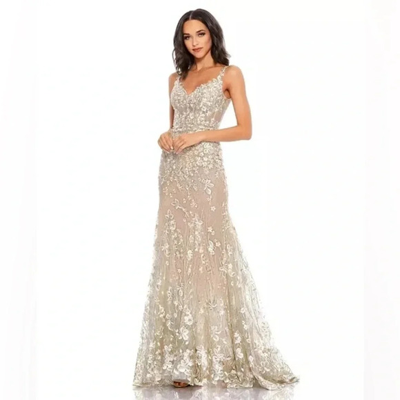 $798 NWTs Mac Duggal FLORAL EMBROIDERED CORSET BODICE GOWN size 10 - Picture 1 of 13